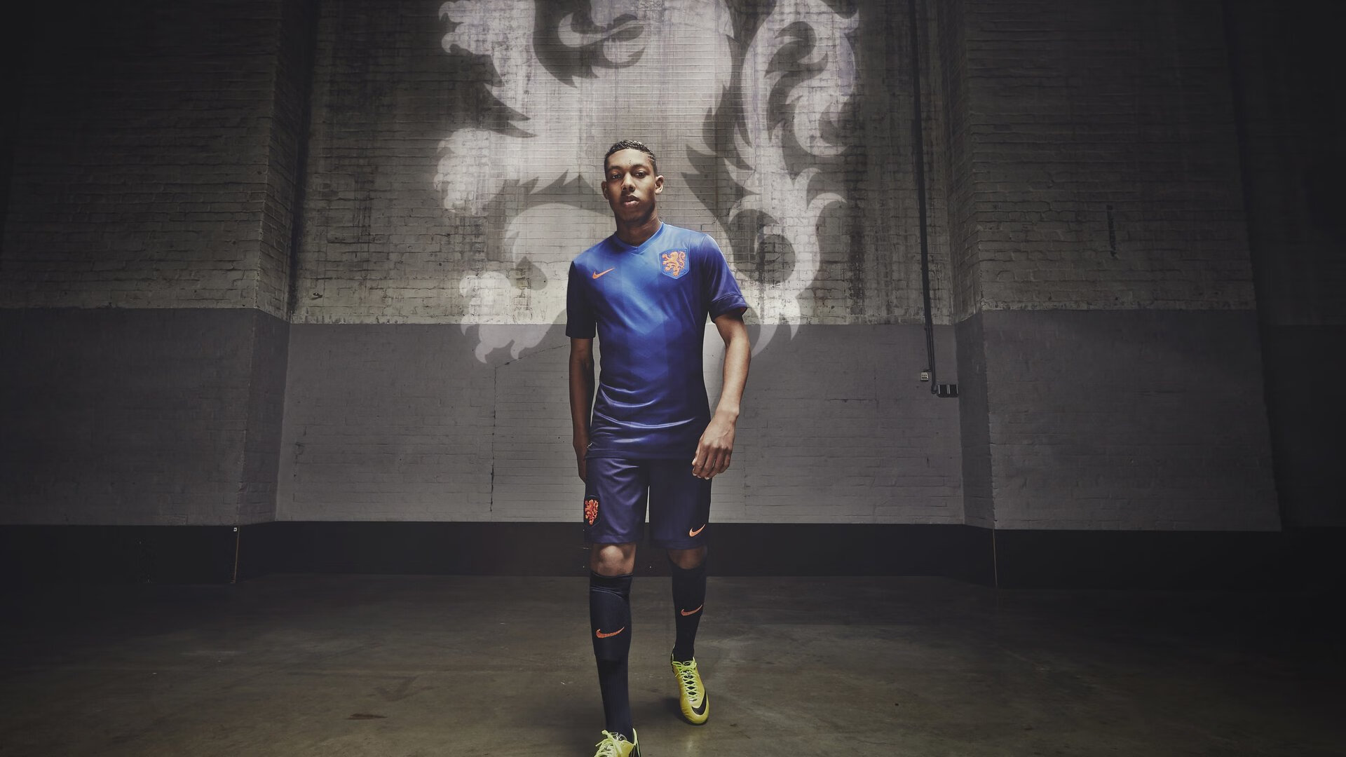 华体会入口-中超比赛中高位压迫发起节点分布图，中超比赛上座率